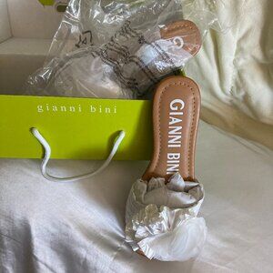 Gianni Bini white summer slides - size 8